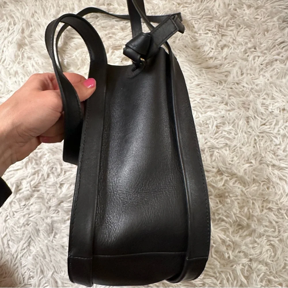 Madewelll The Sydney Shoulder Bag in black